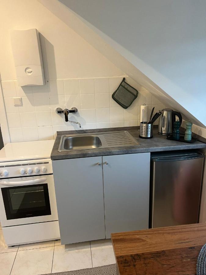 25 Qm Ferienwohnung Neuss Furth Exterior foto
